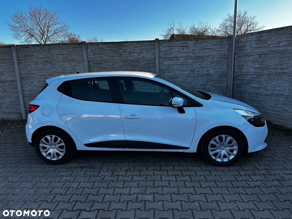 Renault Clio 1.2 16V 75 Luxe - 10