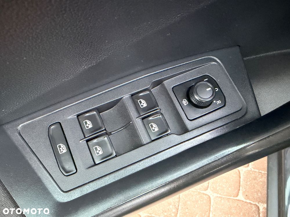 Volkswagen T-Roc 1.0 TSI Style - 23