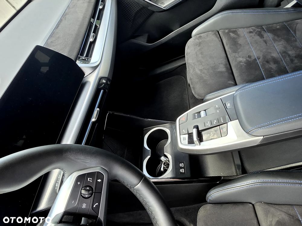 BMW iX2 eDrive20 66.5kWh M Sport - 22