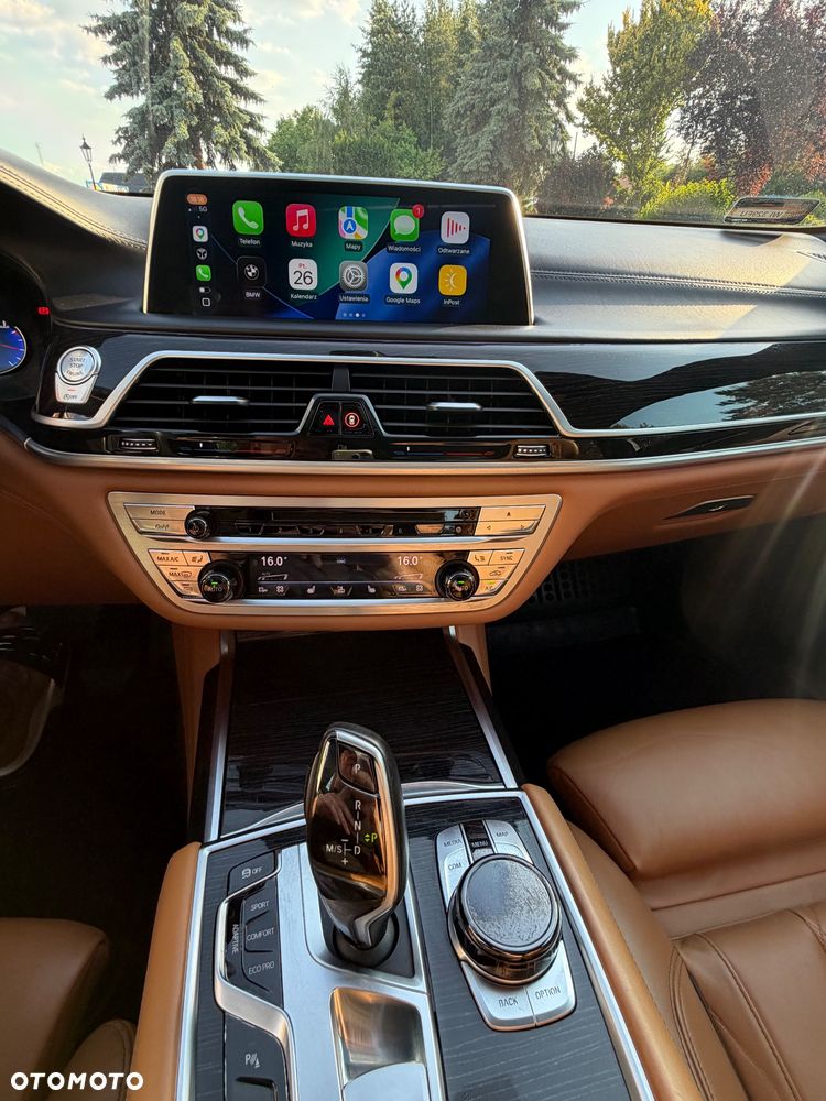 BMW Seria 7 750i xDrive - 23