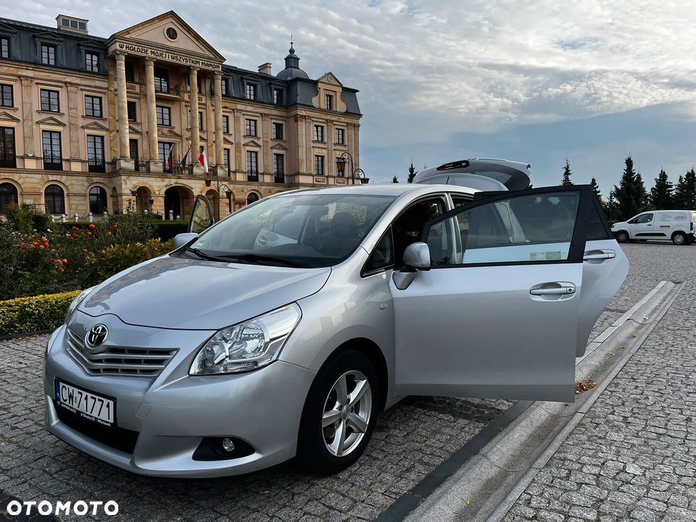 Toyota Verso 2012 photo 2