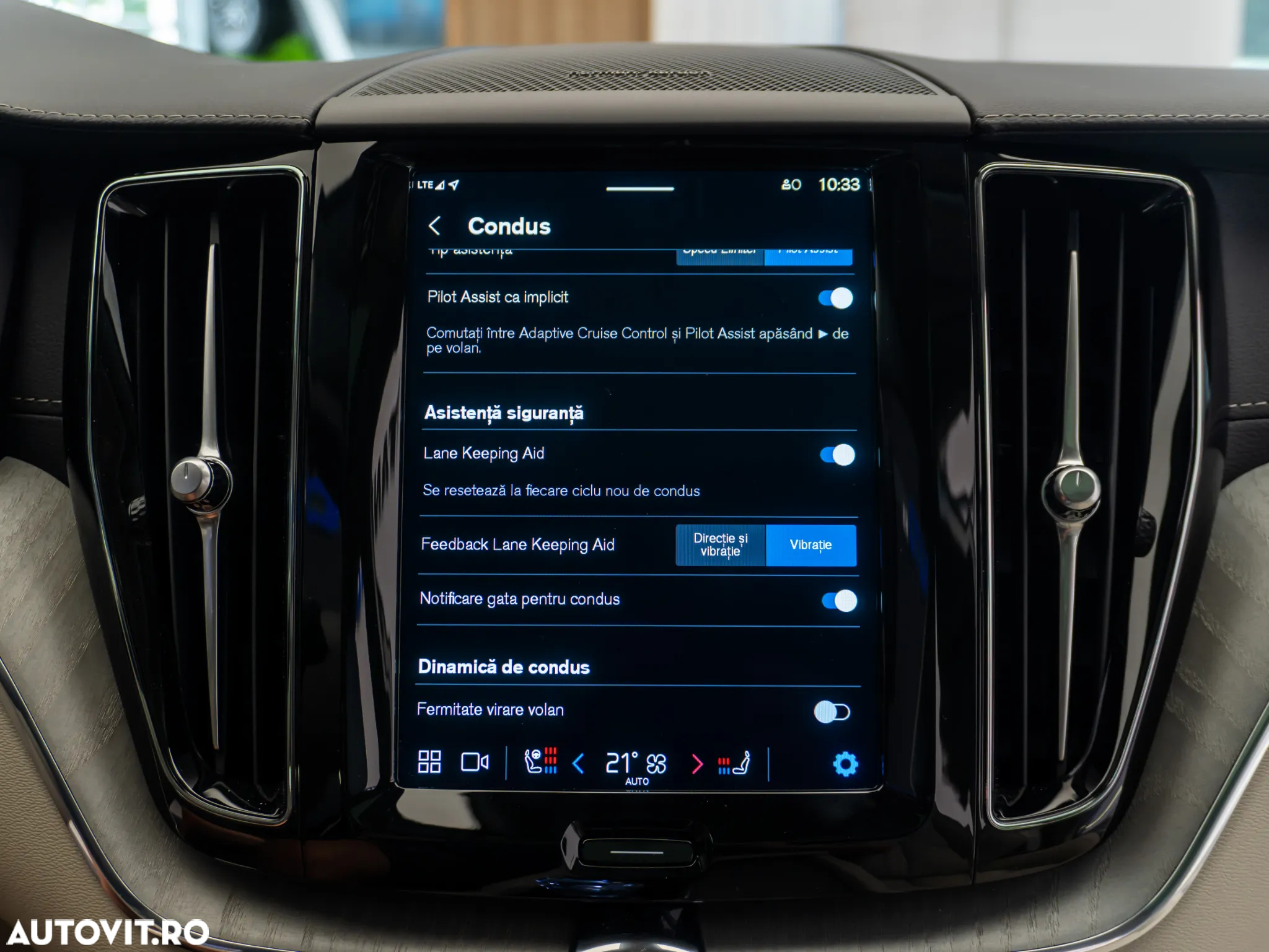 Volvo XC 60 B4 MHEV AT AWD Ultimate Dark - 34