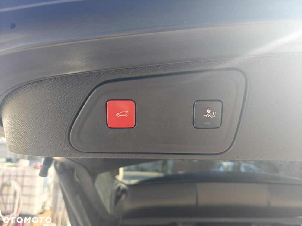 Peugeot 3008 1.6 PureTech Hybrid4 PHEV Allure Pack S&S EAT8 - 29