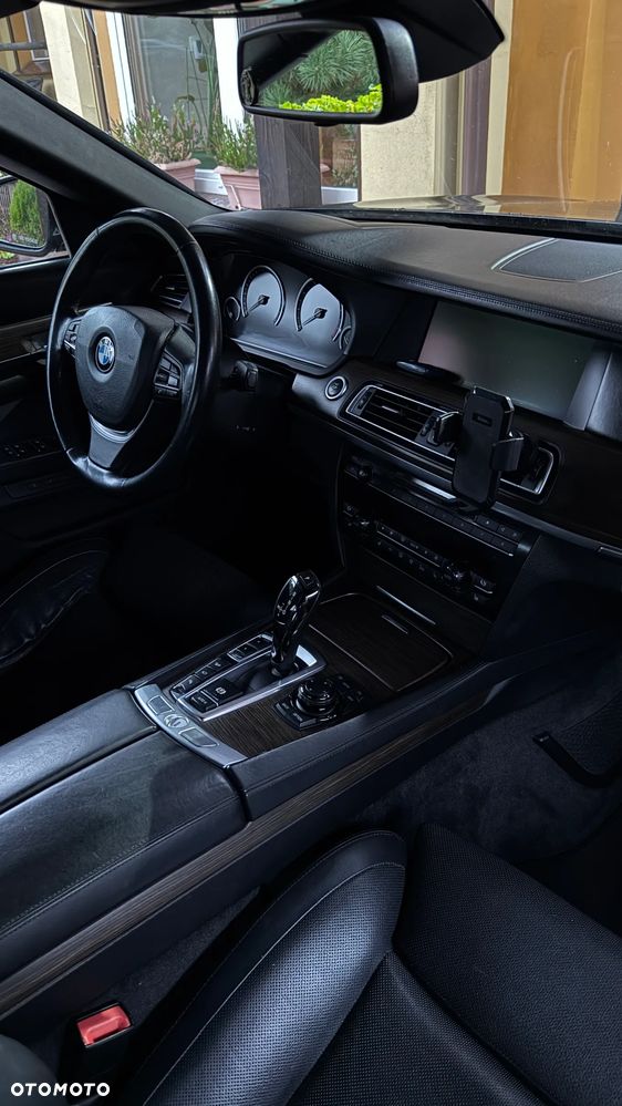 BMW Seria 7 750i xDrive - 19