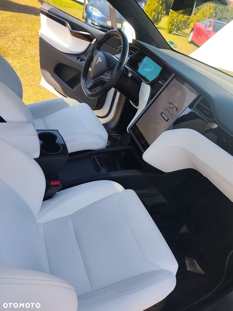 Tesla Model X - 20