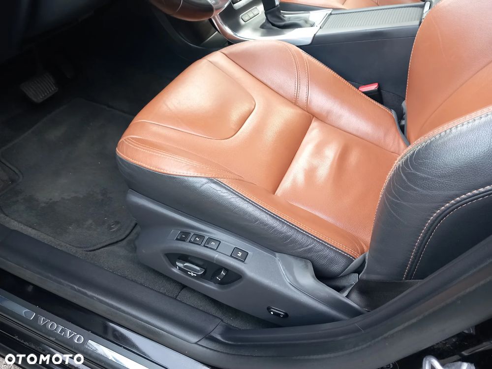 Volvo V60 D6 AWD Plug-in Hybrid Summum - 17