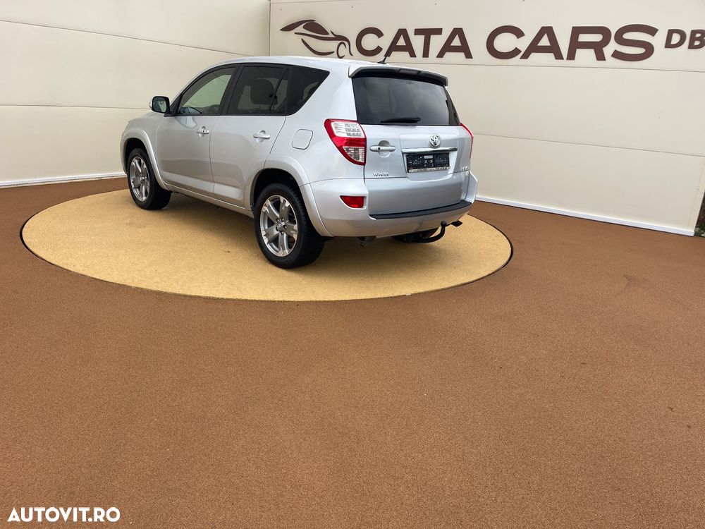 Toyota RAV4 - 10
