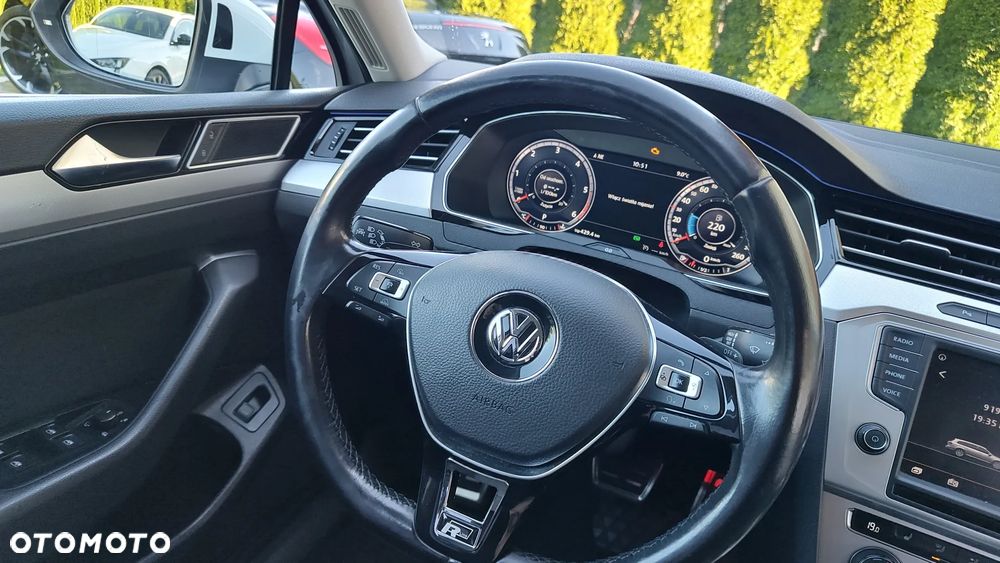 Volkswagen Passat - 27