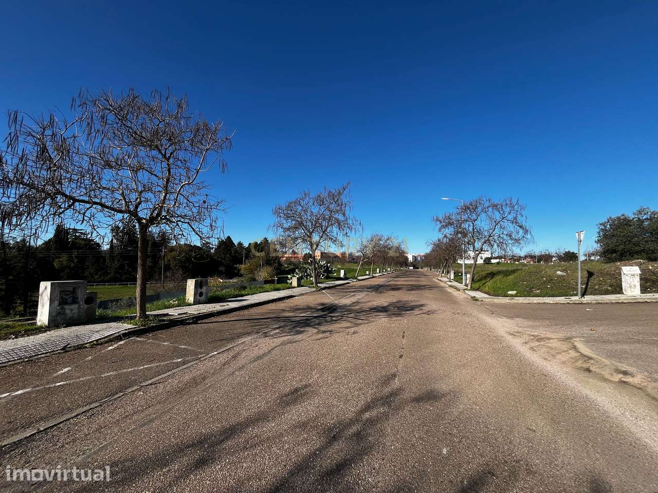 Lote 392m2 para construção de moradia isolada em zona nobre da cidade - Grande imagem: 2/6