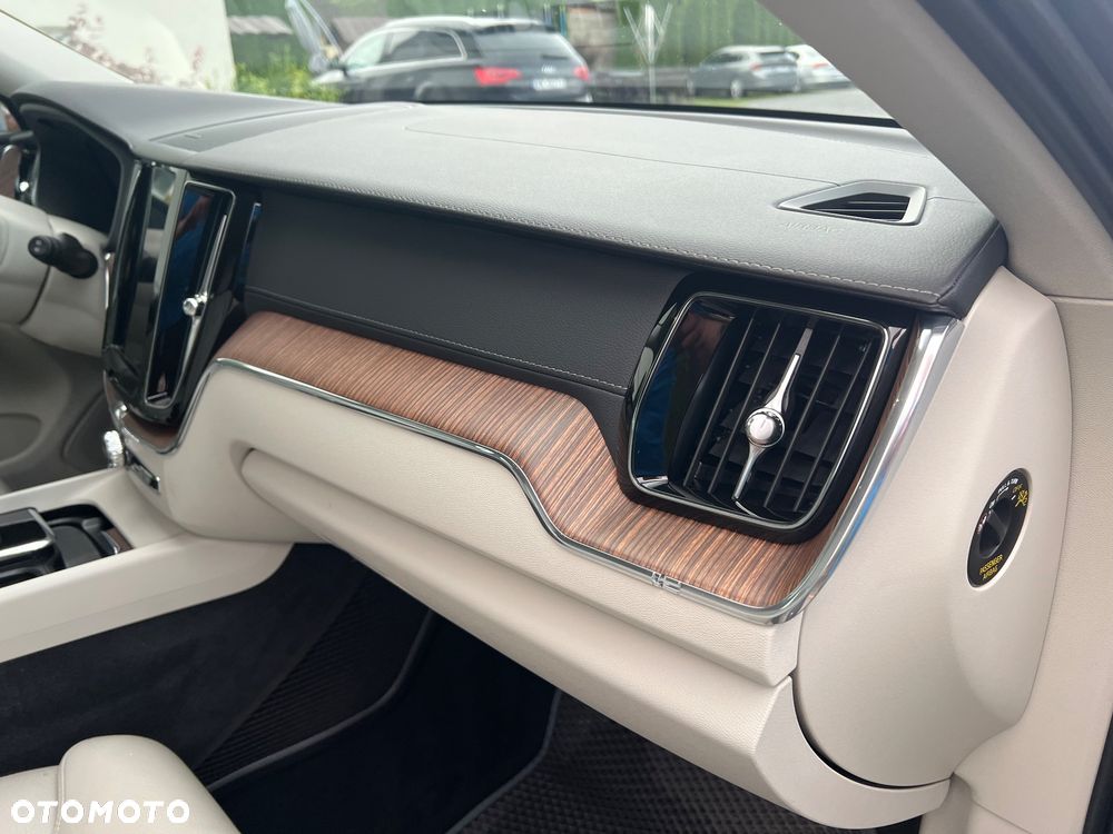 Volvo XC 60 B4 D AWD Inscription - 19