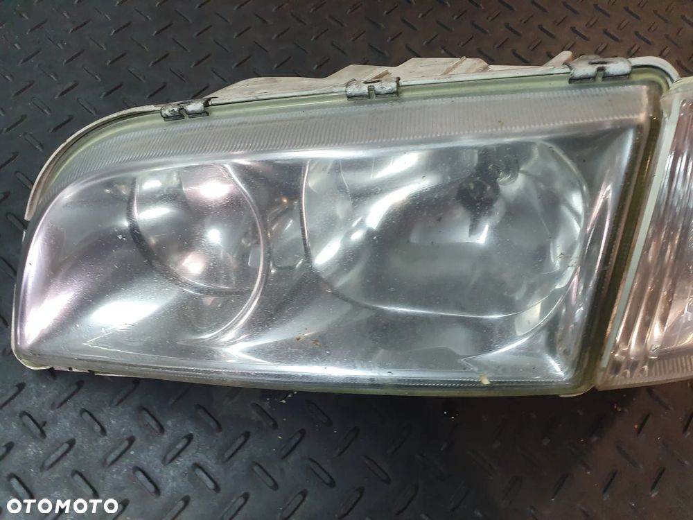 VOLVO V40 I LIFT 1999-2004 r - LAMPA LEWA EUROPA + KIERUNKOWSKAZ - 2