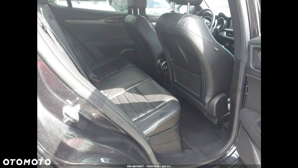 Alfa Romeo Stelvio - 12