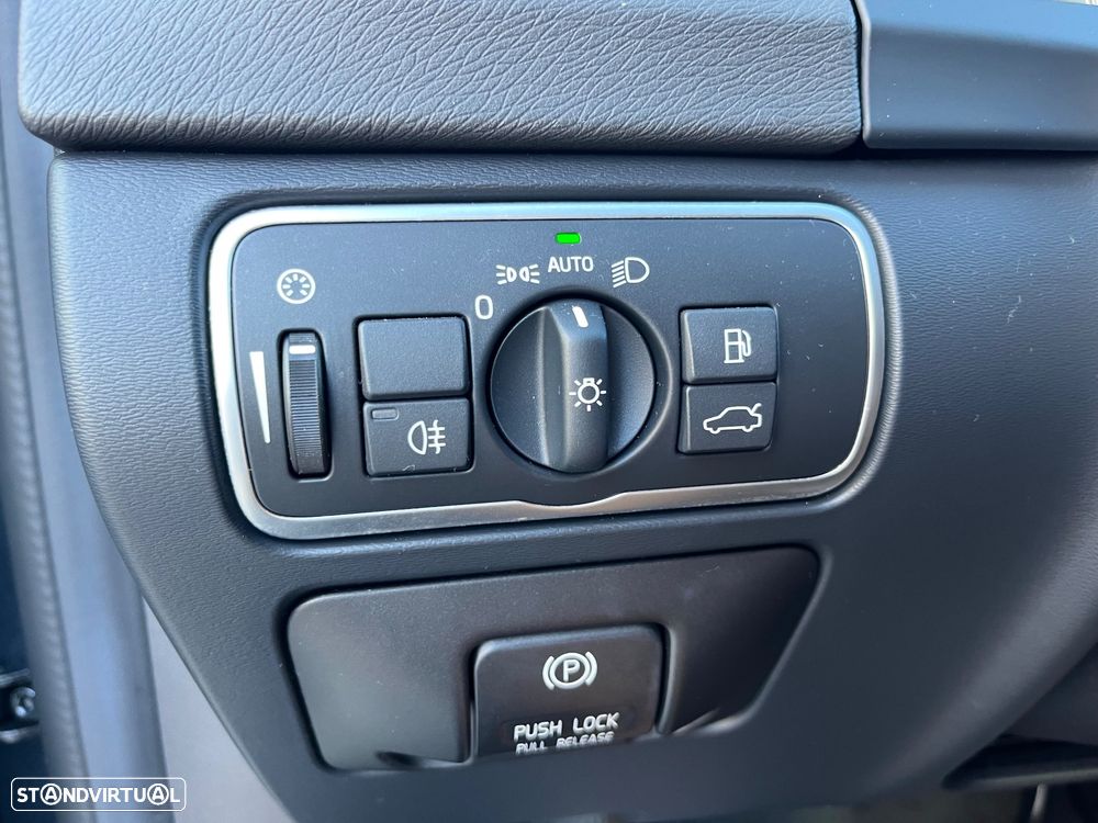 Volvo V60 D6 Plug-In-Hybrid AWD Geartronic Summum - 46