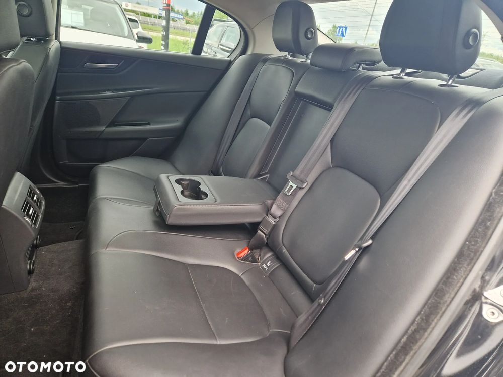 Jaguar XE - 21