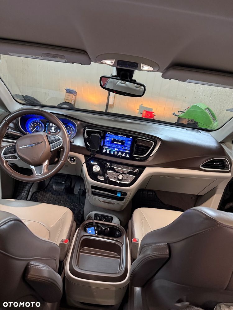 Chrysler Pacifica - 9