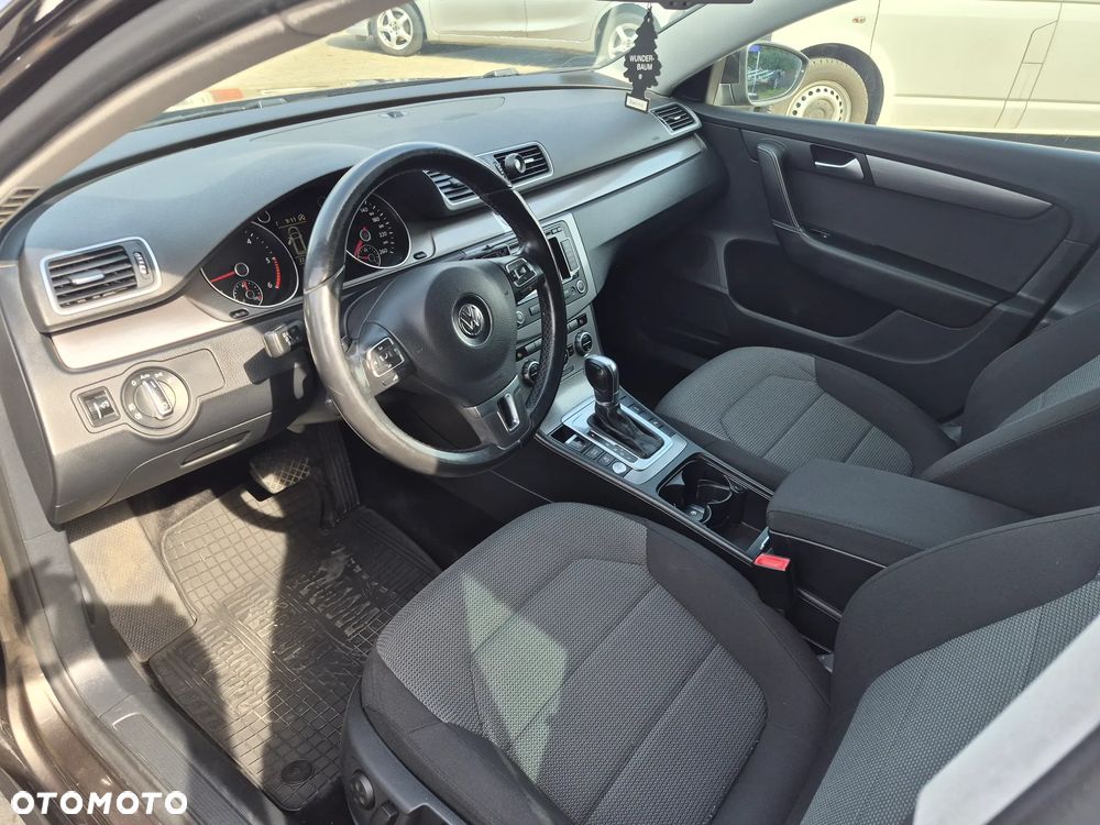 Volkswagen Passat - 10