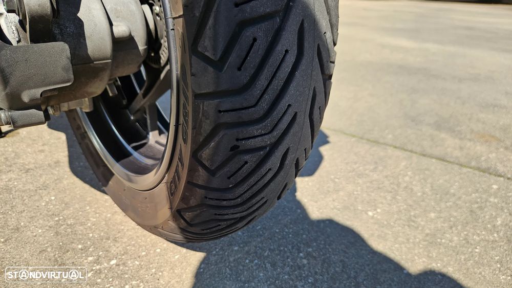 Yamaha X-Max Tech max - 21