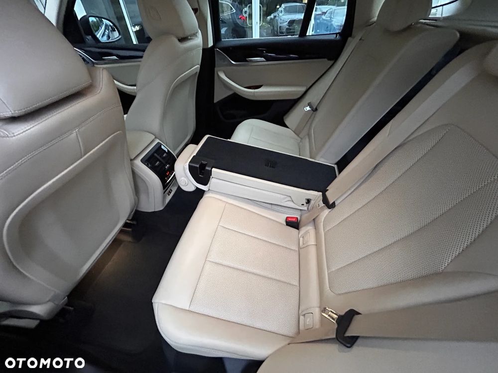 BMW X3 xDrive30e - 19