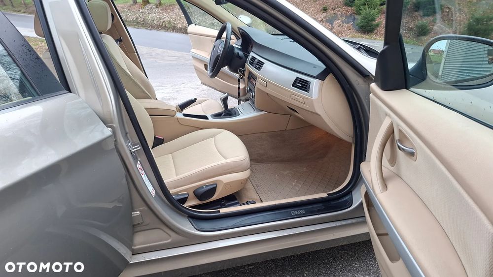 BMW Seria 3 318i Edition Exclusive - 24