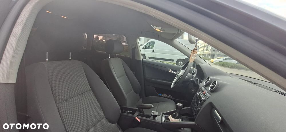 Audi A3 Sportback 1.6 Ambiente - 11