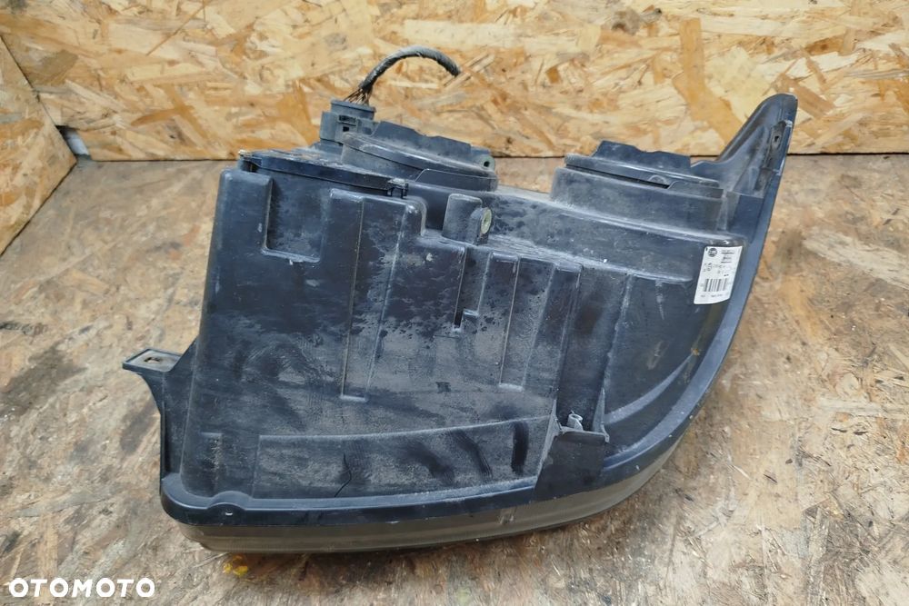 lampa przód lewa HELLA kompletna do lekkiej polerki do Vw Crafter I 06- 2E1941015, wszystkie uchwyty na miejscu - 9