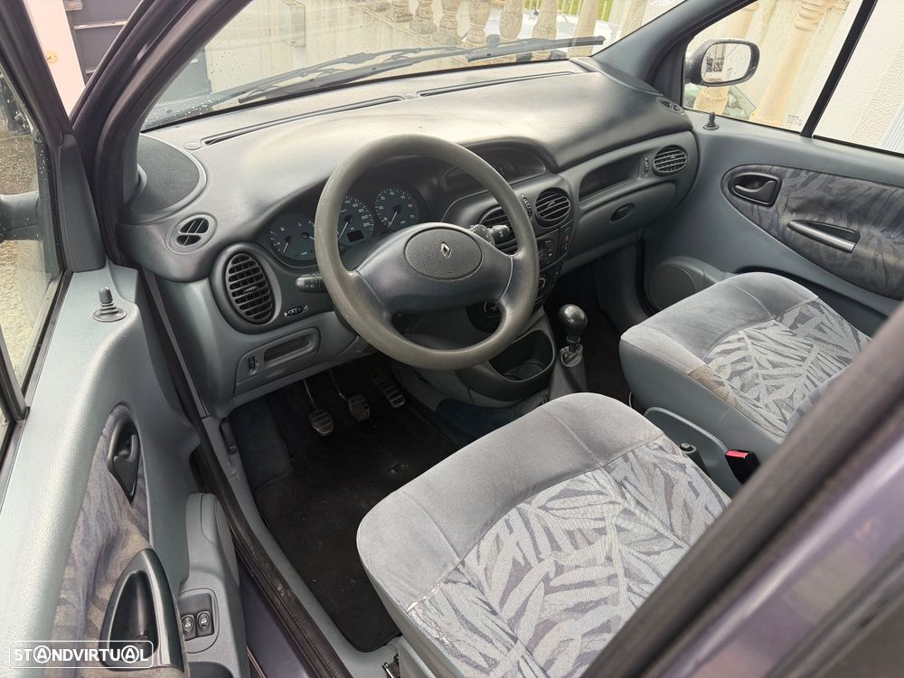 Renault Mégane Scénic 1.6 Symbol - 3