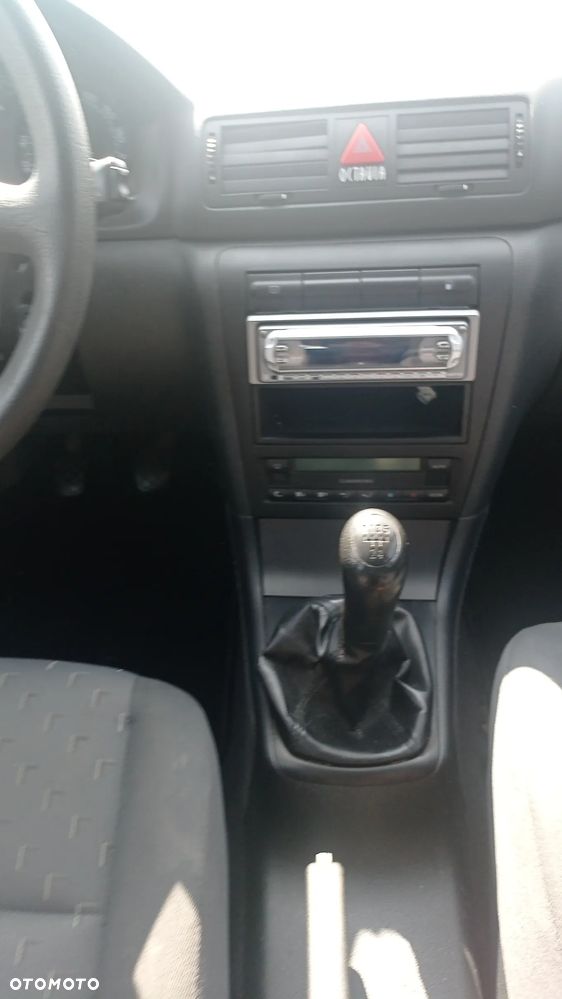 Skoda Octavia 1.6 Combi Ambiente - 31