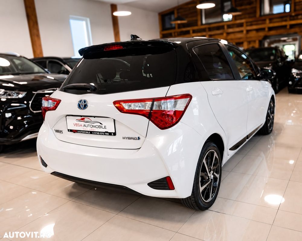 Toyota Yaris 1.5 VVT-i HSD Bi-Tone R&B - 4