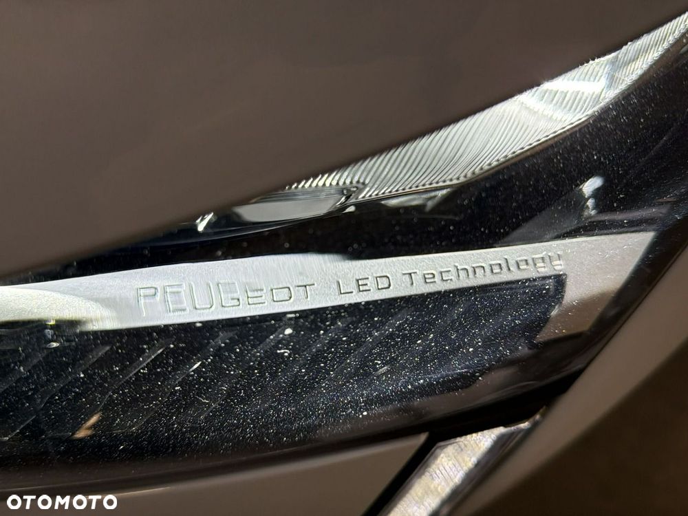 Peugeot 308 BlueHDi 130 EAT8 Allure - 17