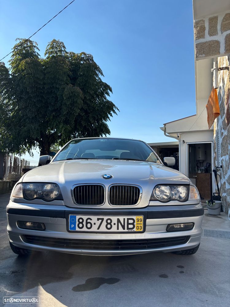BMW 323 i - 1