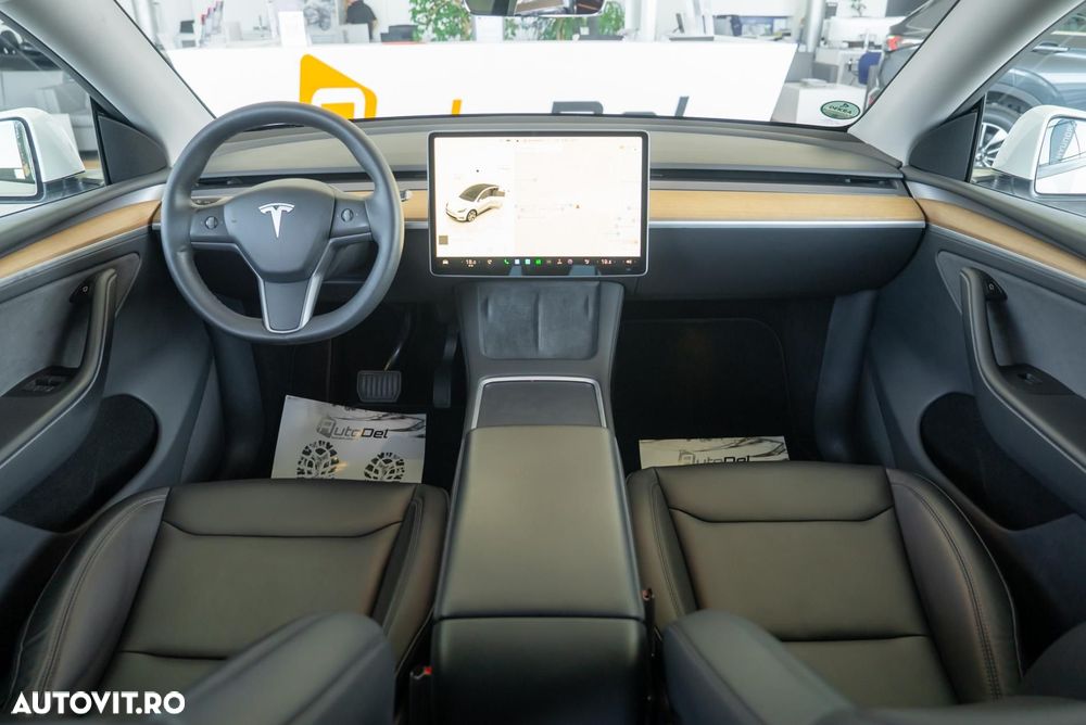 Tesla Model Y Long Range Dual Motor AWD - 24
