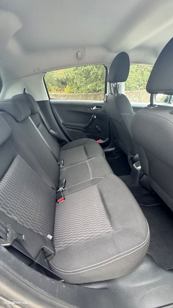 Peugeot 208 1.2 PureTech Style - 28