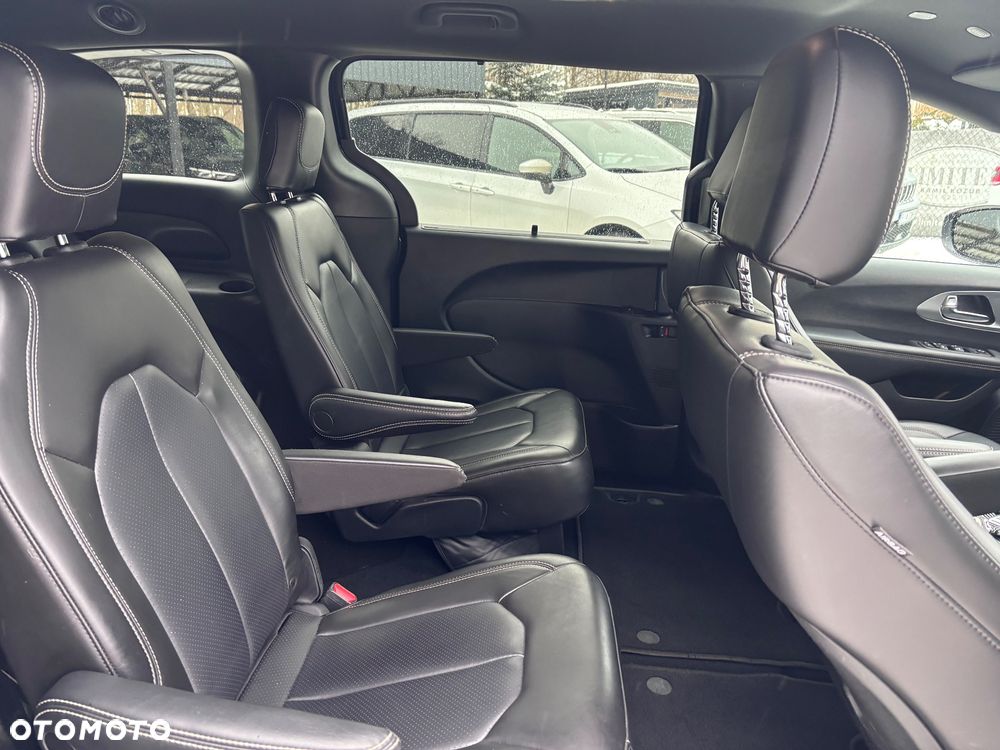Chrysler Pacifica - 13