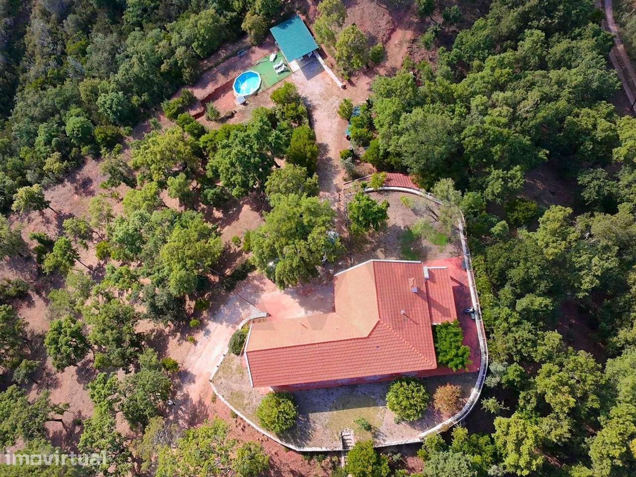 Quinta isolada de 4.2 ha, em Palmela, com moradia T4, piscina e vistas - Grande imagem: 2/60