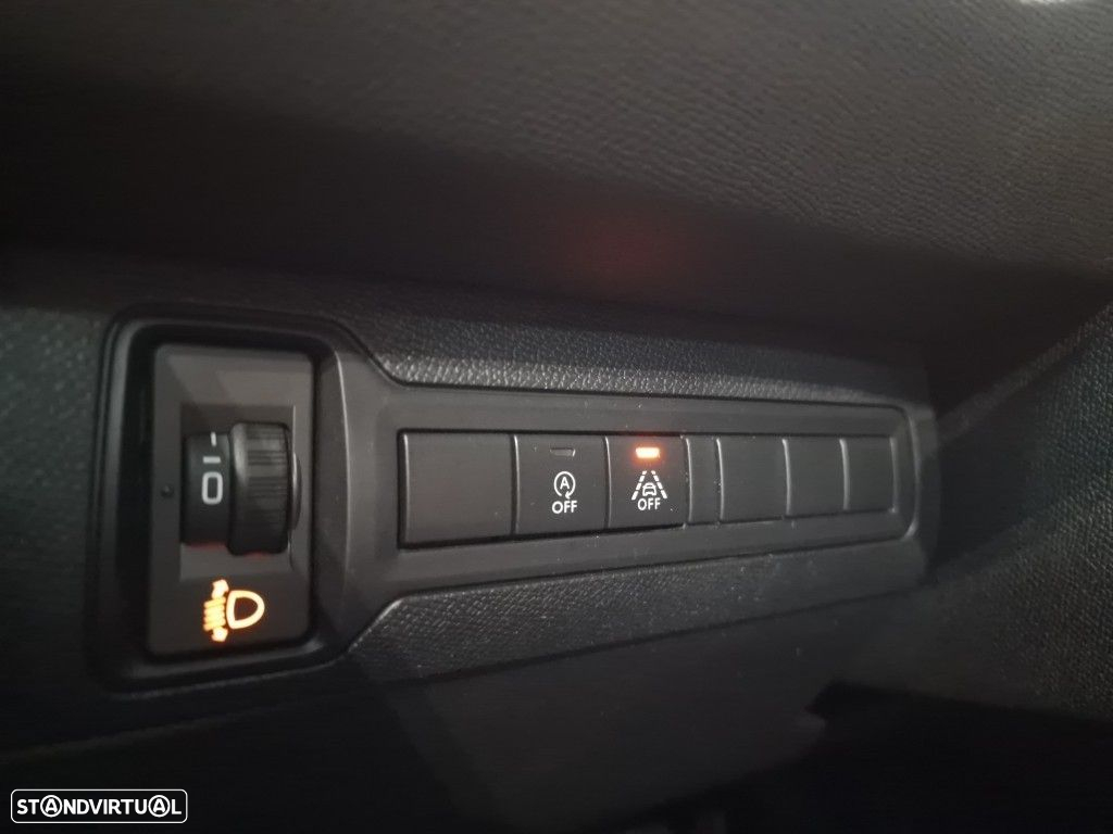 Peugeot 308 1.6 BlueHDi Allure J18 - 25