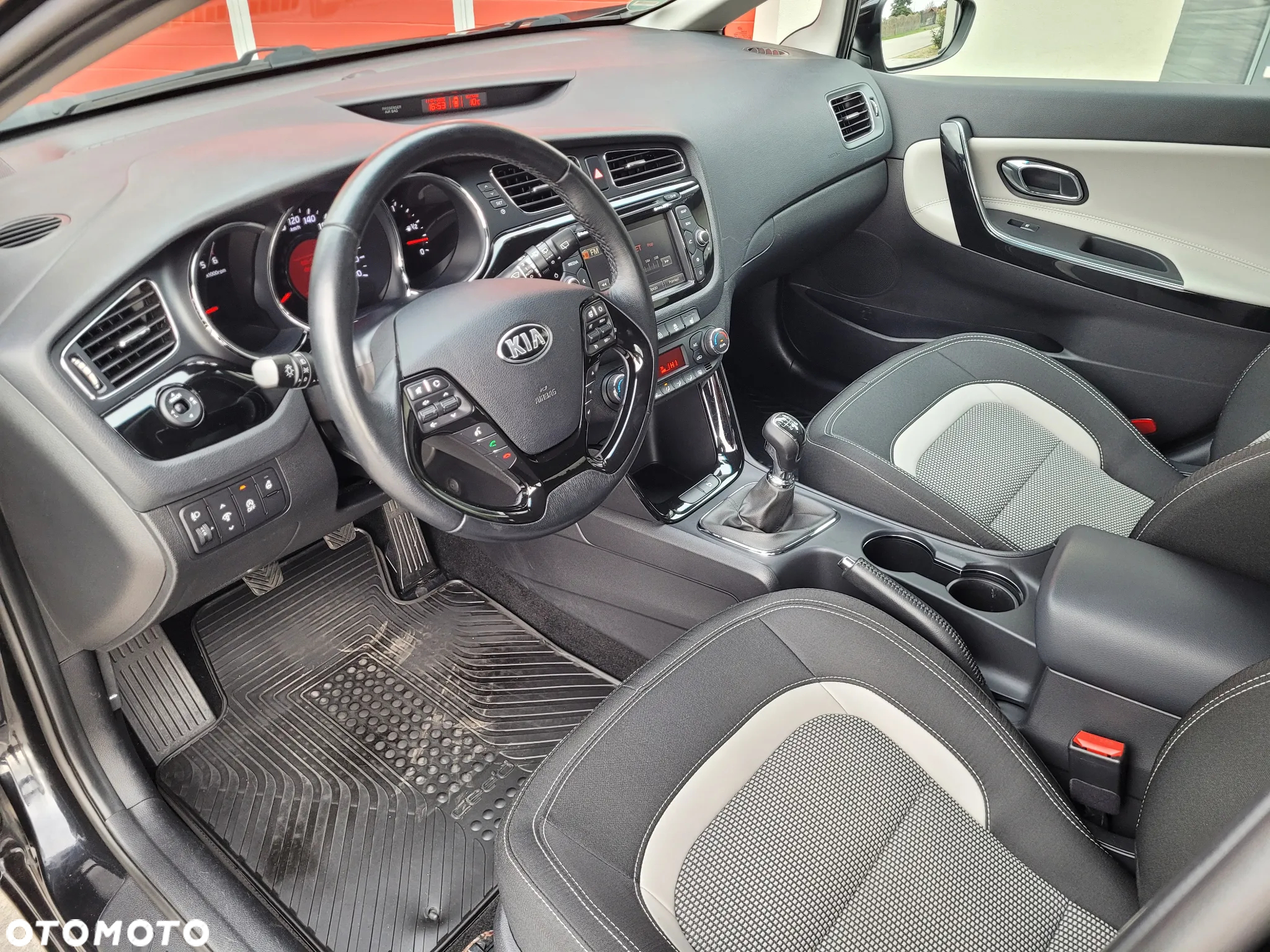 Kia Ceed 1.6 CRDi 128 ISG SW Dream Team Edition - 24