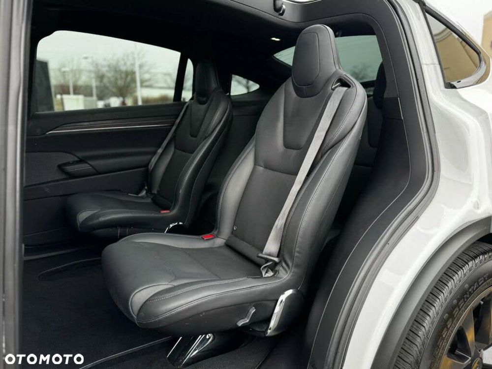 Tesla Model X - 16