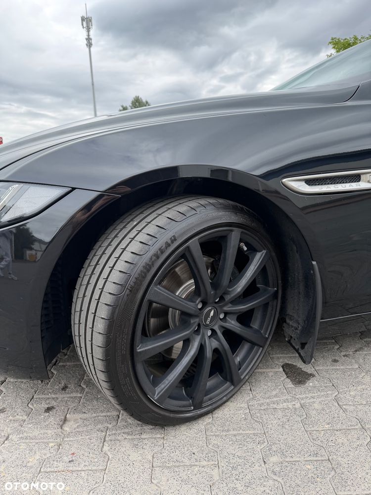 Jaguar XE 2.0 D Prestige - 2