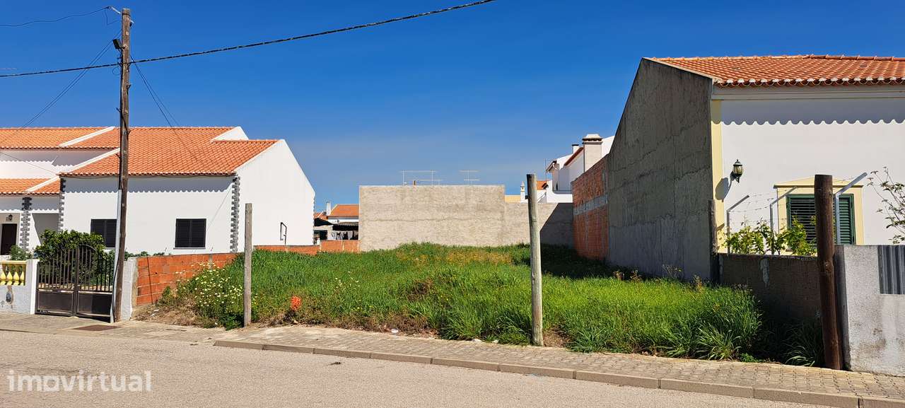 Terreno urbano à venda no Torrão