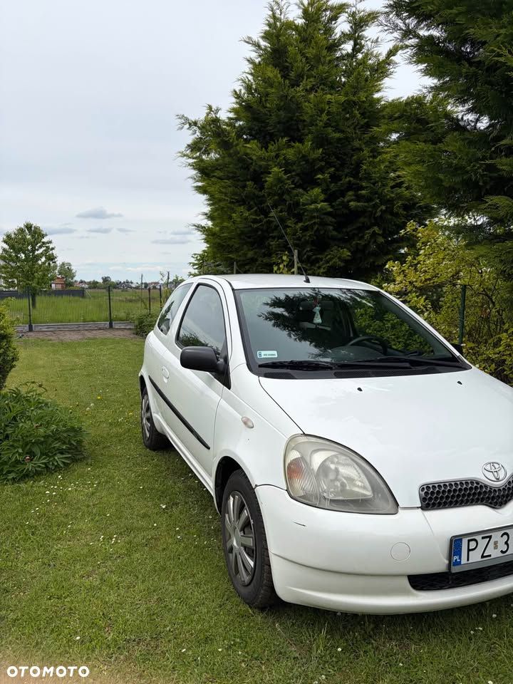 Toyota Yaris 1.0 Base - 2