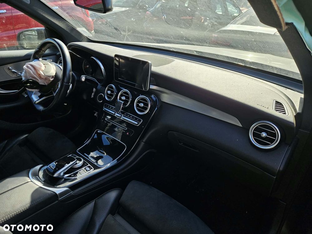 Mercedes-Benz GLC 350 d 4Matic 9G-TRONIC AMG Line - 29