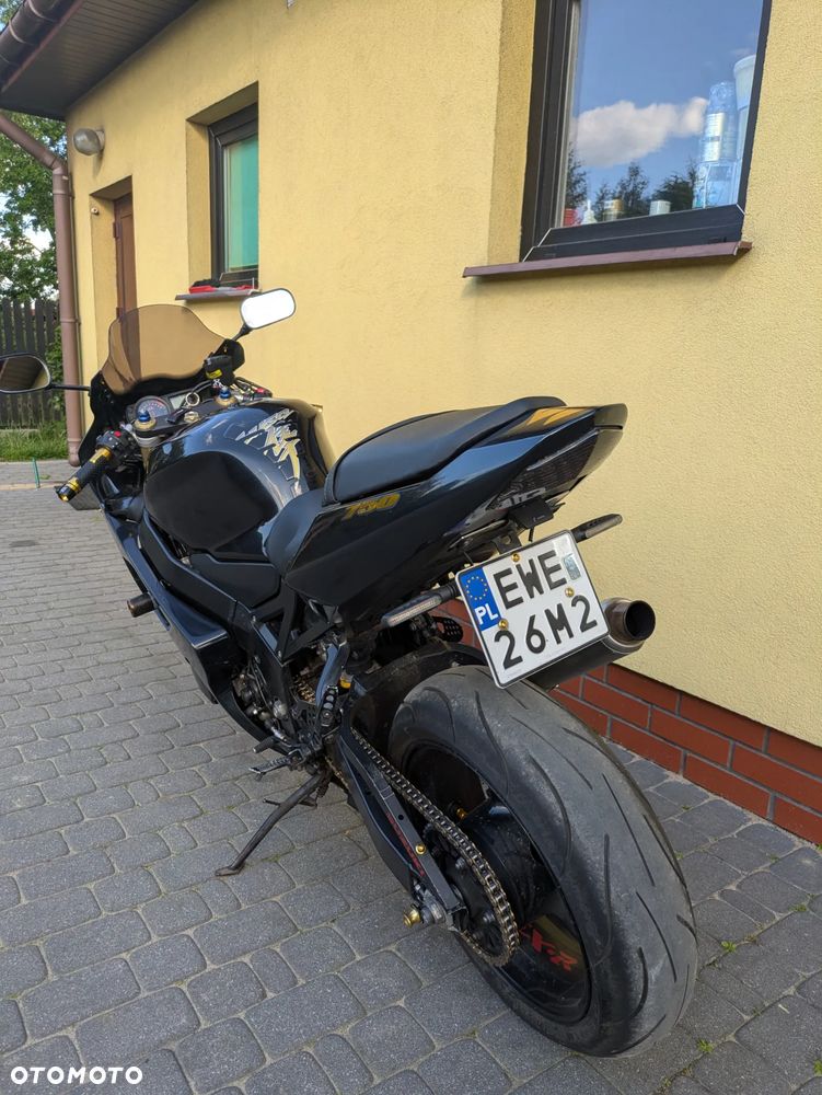 Suzuki GSX-R - 6