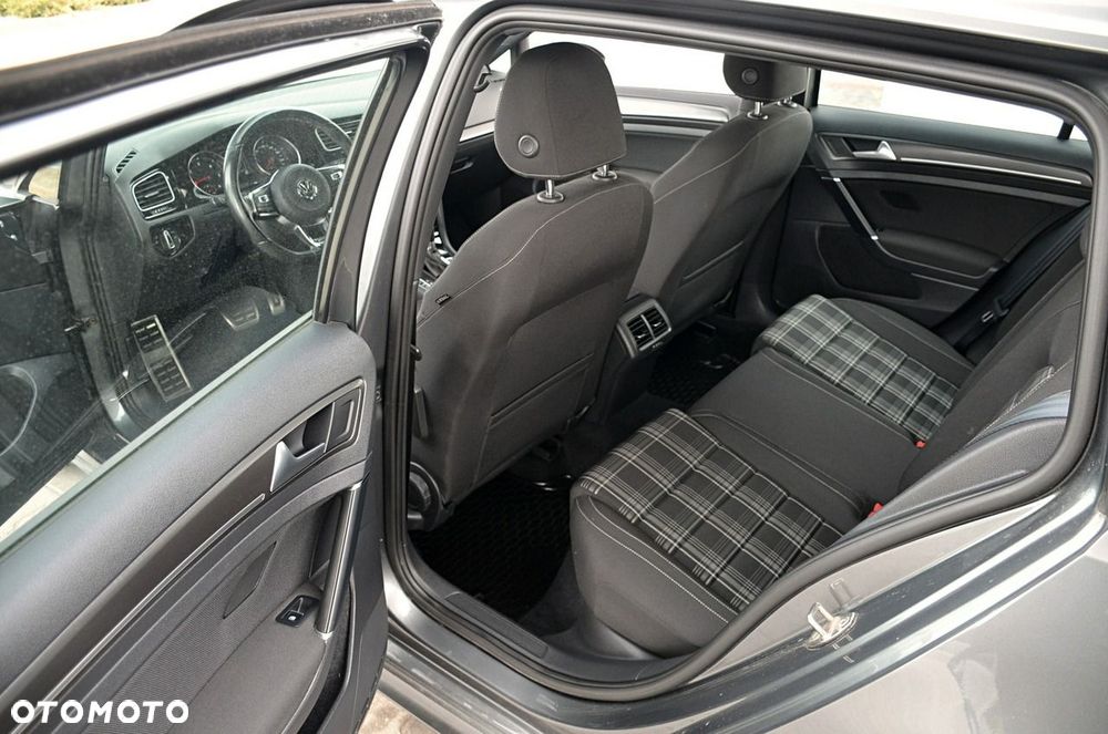 Volkswagen Golf - 16