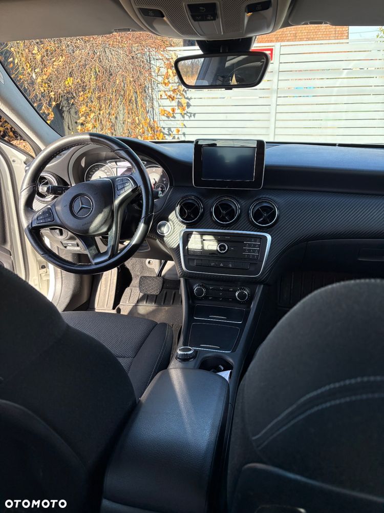 Mercedes-Benz GLA 200 d 7G-DCT - 12