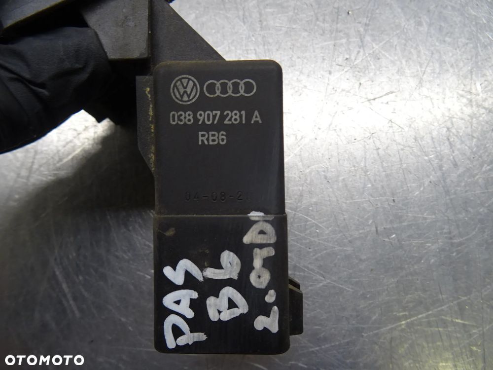 VW PASSAT B6 SEDAN 1.9 BKC PRZEKAŹNIK ŚWIEC ŻAROWYCH - 4