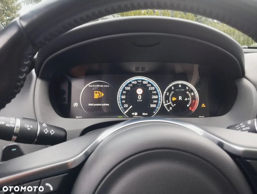 Jaguar XE 20t R-Sport - 23
