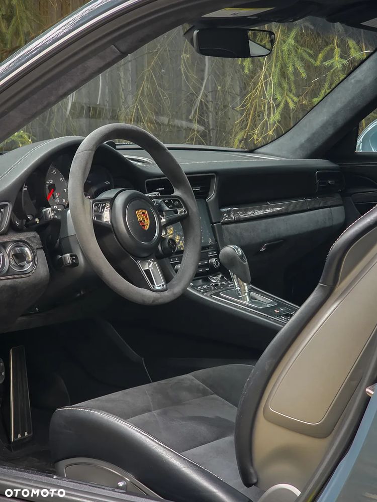 Porsche 911 Carrera 4 GTS PDK - 20