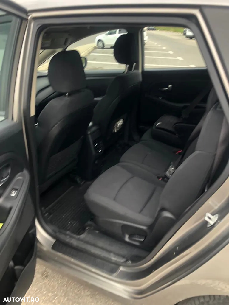 Kia Carens 1.6 GDI FAMILY - 8