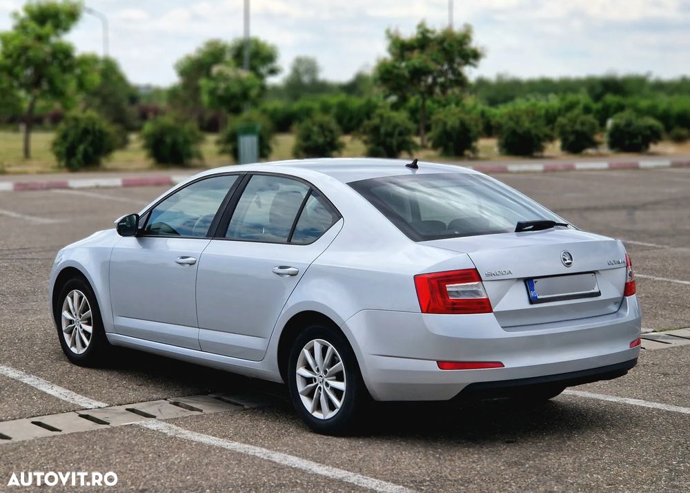 Skoda Octavia 1.6 TDI AMBITION DSG - 4