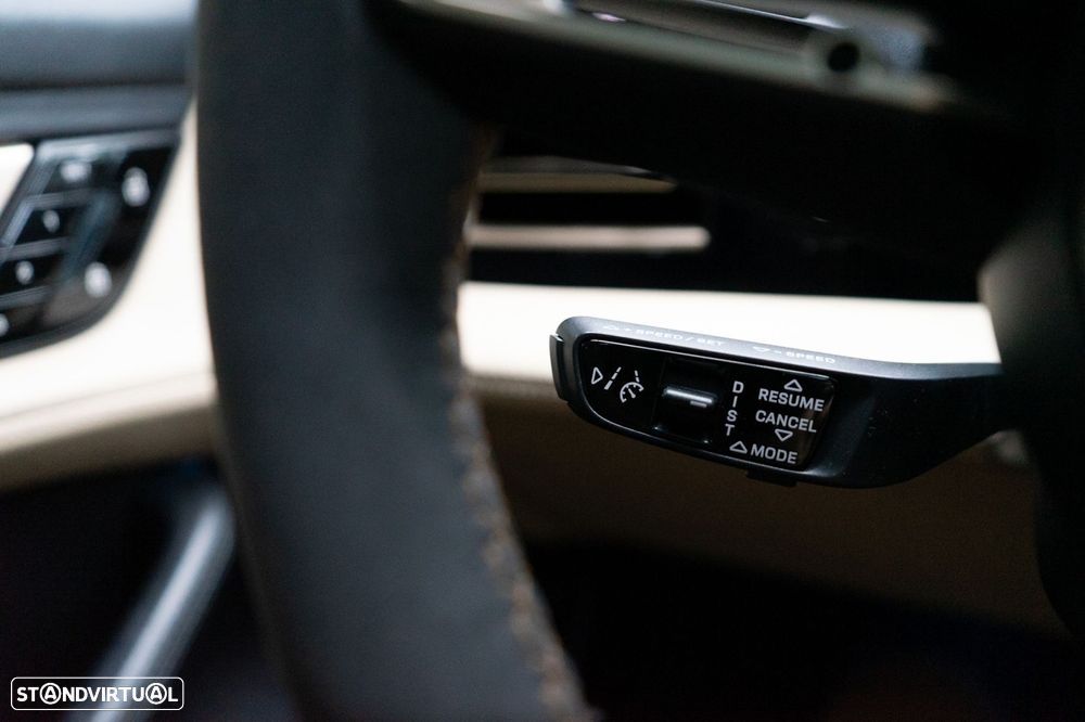 Porsche Taycan Turbo - 39